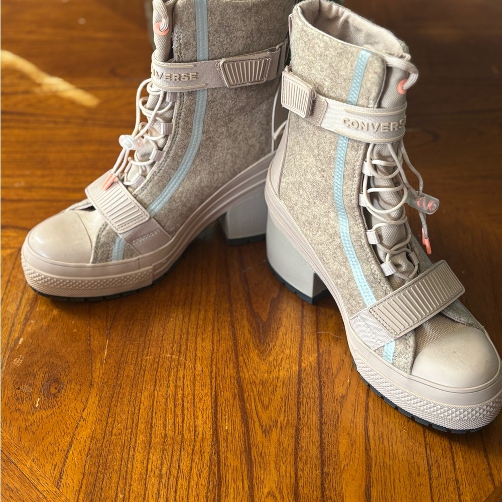 Converse Women's Heeled Boots - nude and pink